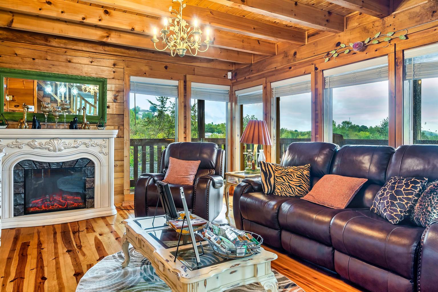 Mowgli Cabin, Sevierville, TN Bed and Breakfasts Inns