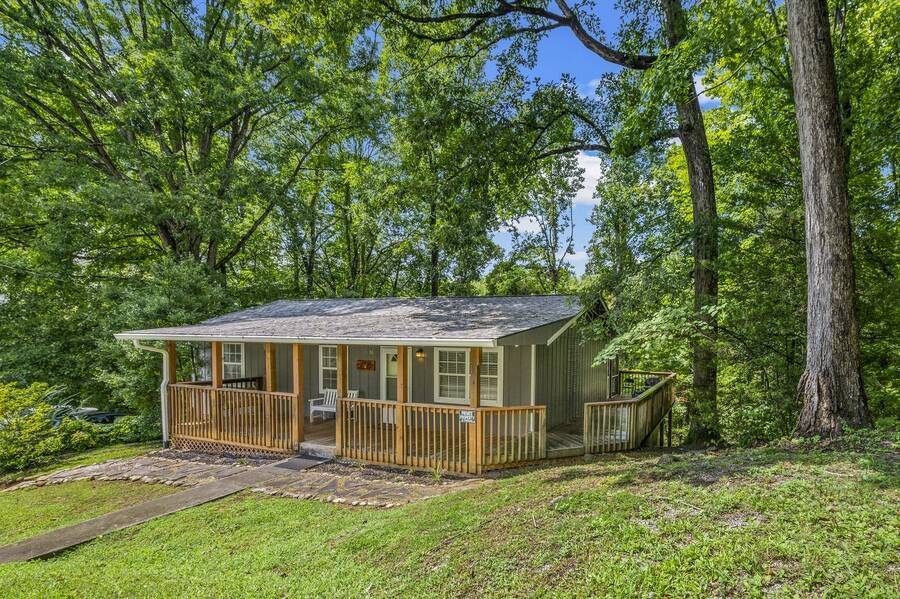 Hickory Manor Hideaway, Sevierville, TN Bed and Breakfasts Inns