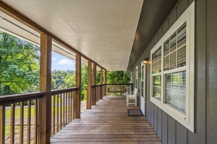 Hickory Manor Hideaway, Sevierville, TN Bed and Breakfasts Inns