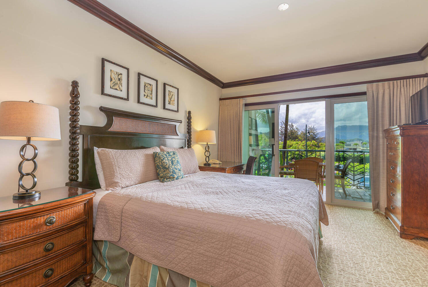 Waipouli Beach Resort D201, Kapaa, Hawaii Bed and Breakfasts Inns