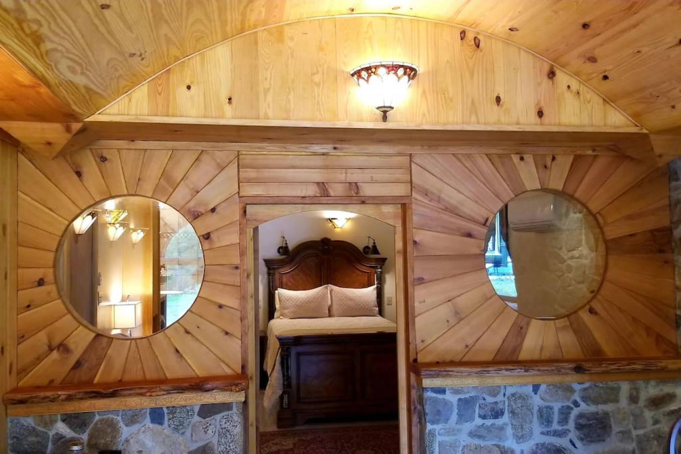 Shire Suite at White Lotus Eco Spa retreat, Stanardsville, VA Bed and