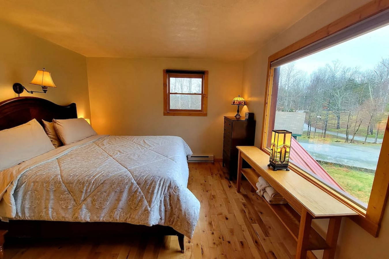 Pond View (Second room at additional costs), Stanardsville, VA Bed and