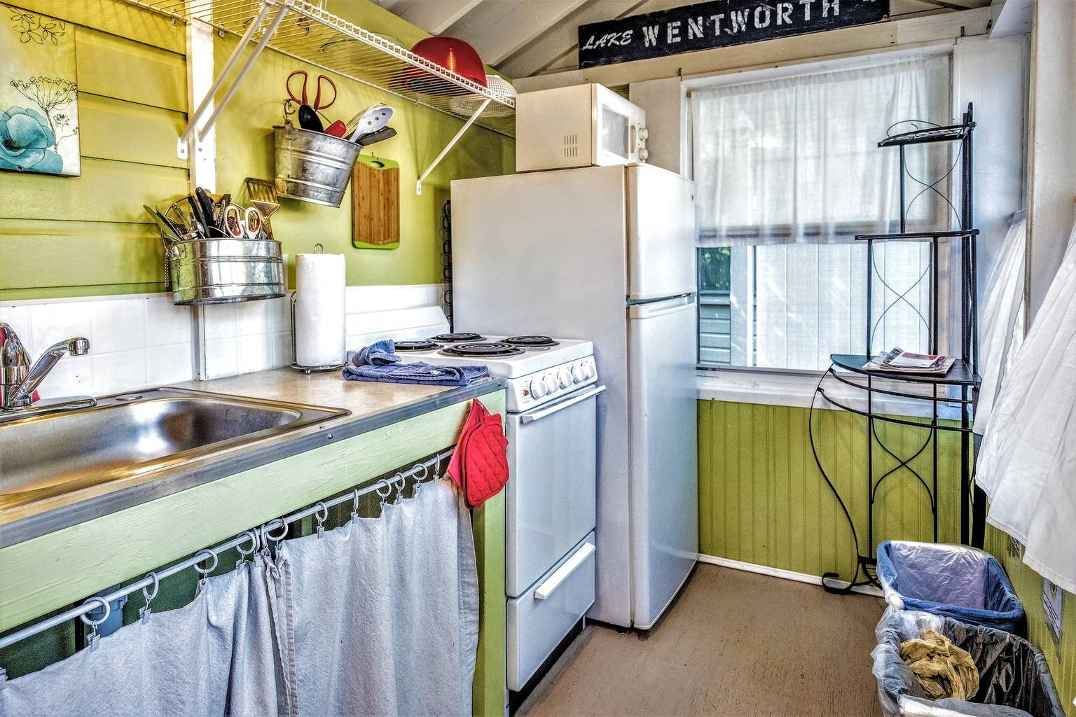 Cottage 10 1 Bedroom Wolfeboro Winnipesaukee, Wolfeboro, NH Bed and