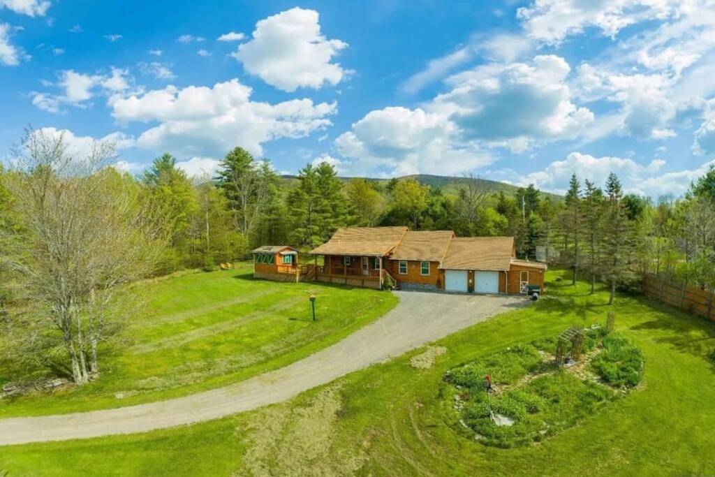 Log House in Windham Vacation Rental