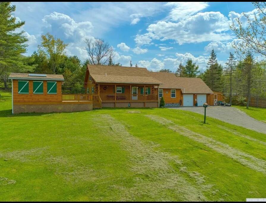 Log House in Windham Vacation Rental