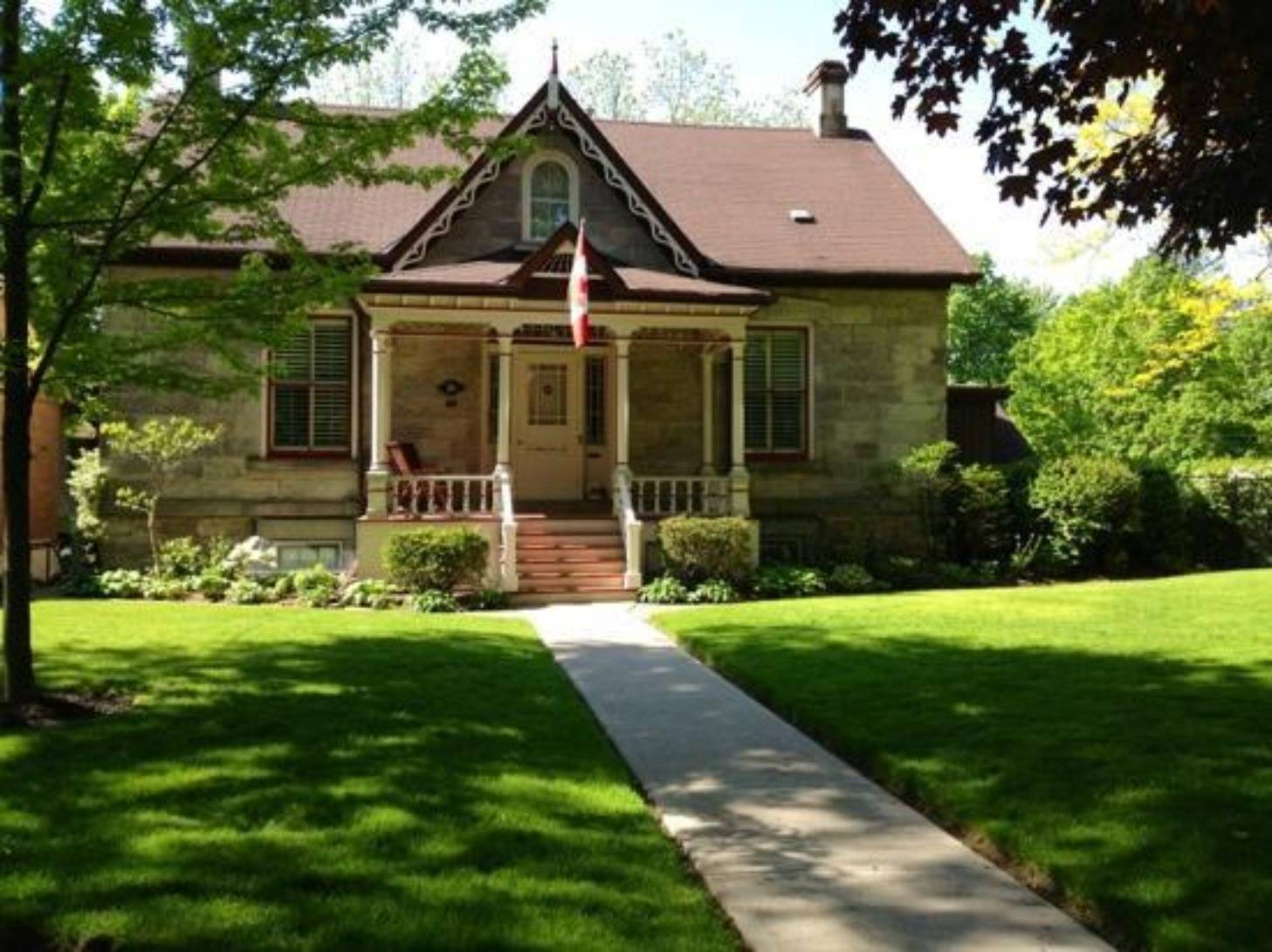 The Homestead 1867 Bed & Breakfast, Hamilton, Ontario Bed and